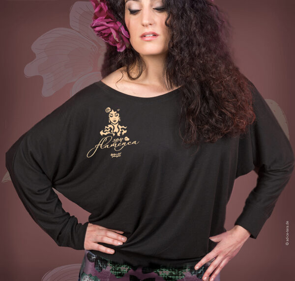 adcetera, Model Lola Morales ; Shirt Soy Flamenca mit langen Ärmeln